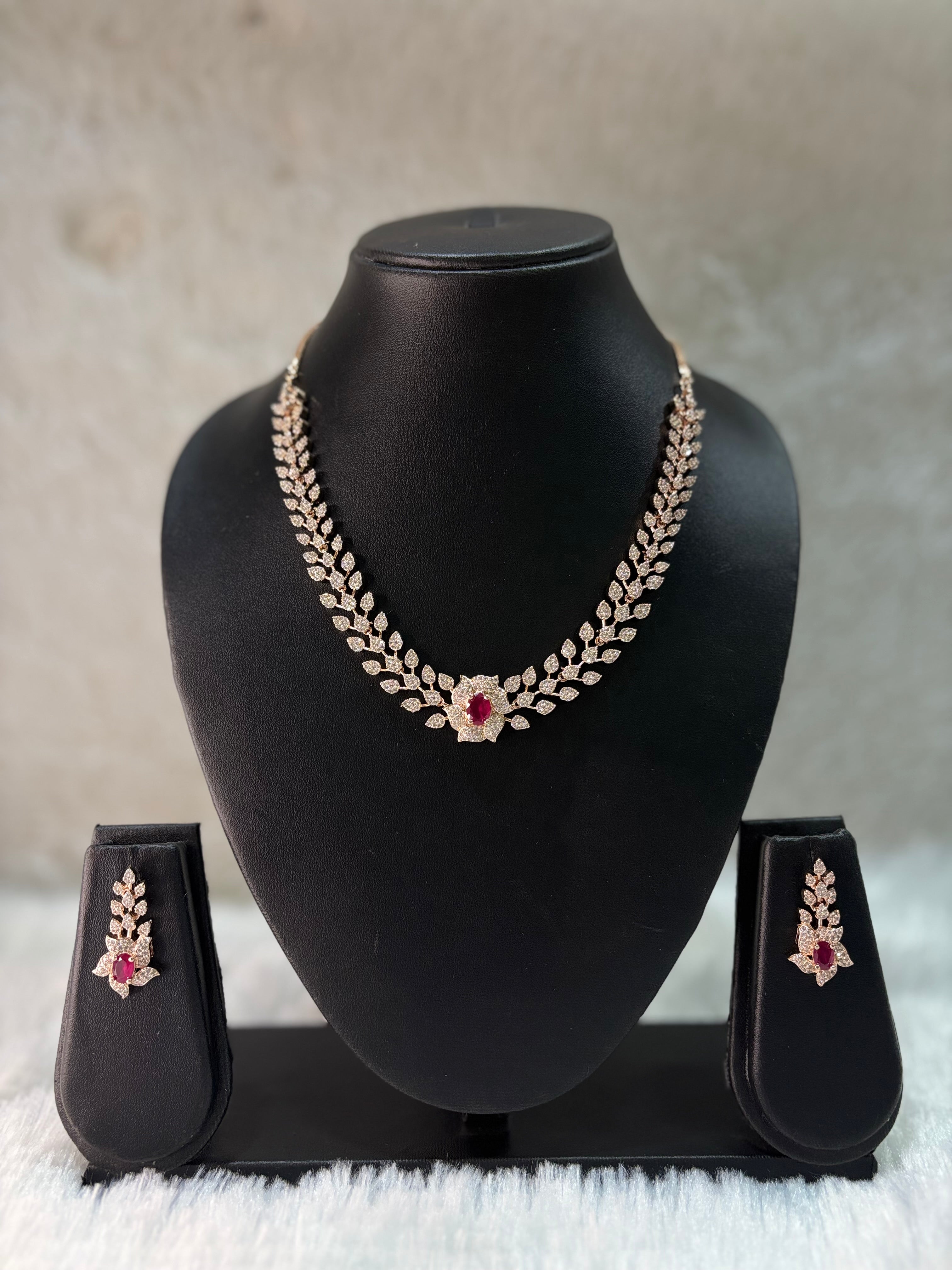 Exclusive diamond necklace with pink stone